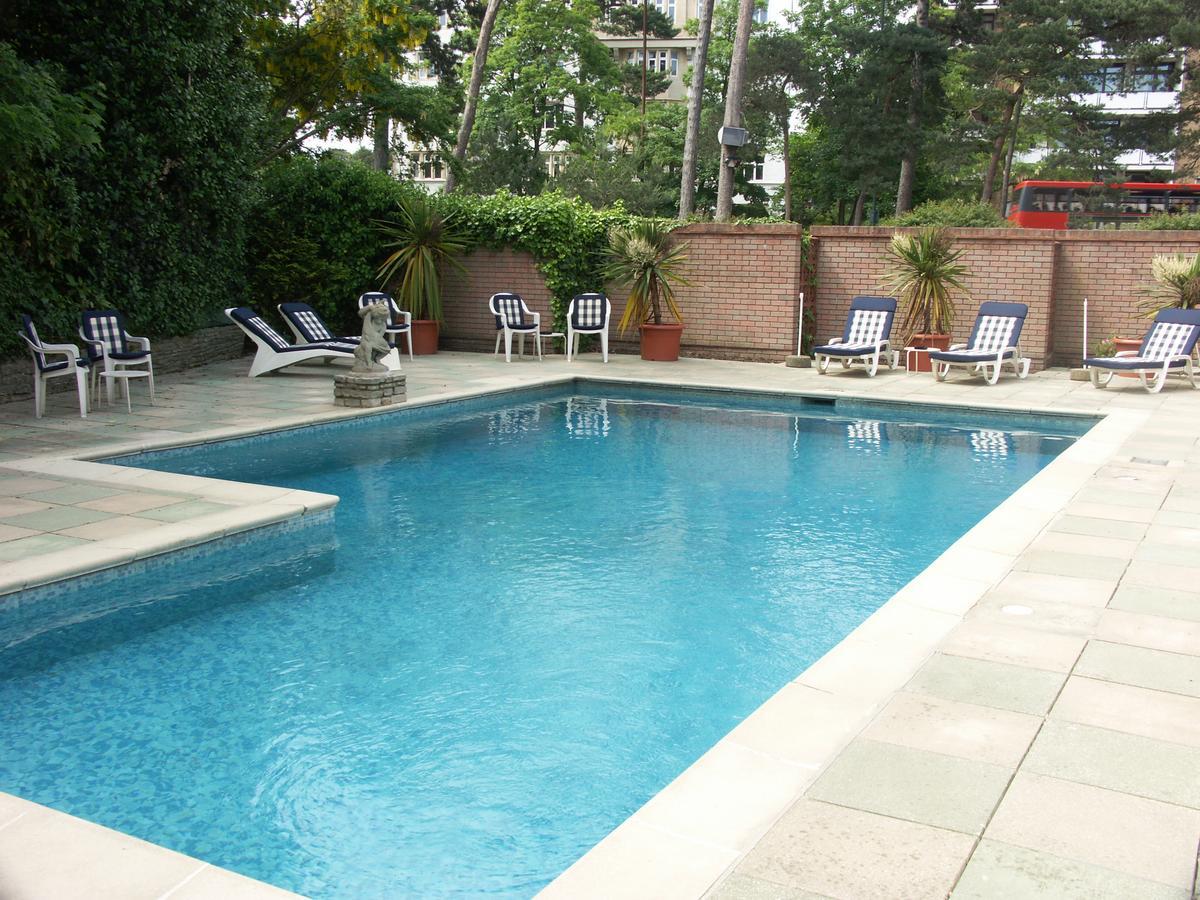 Burley Court Hotel 3*