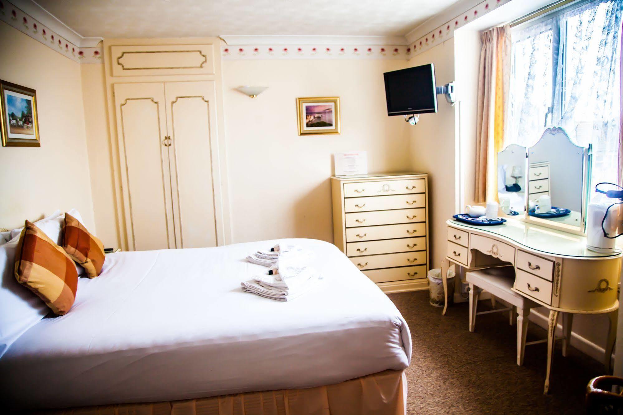 Riviera Hotel