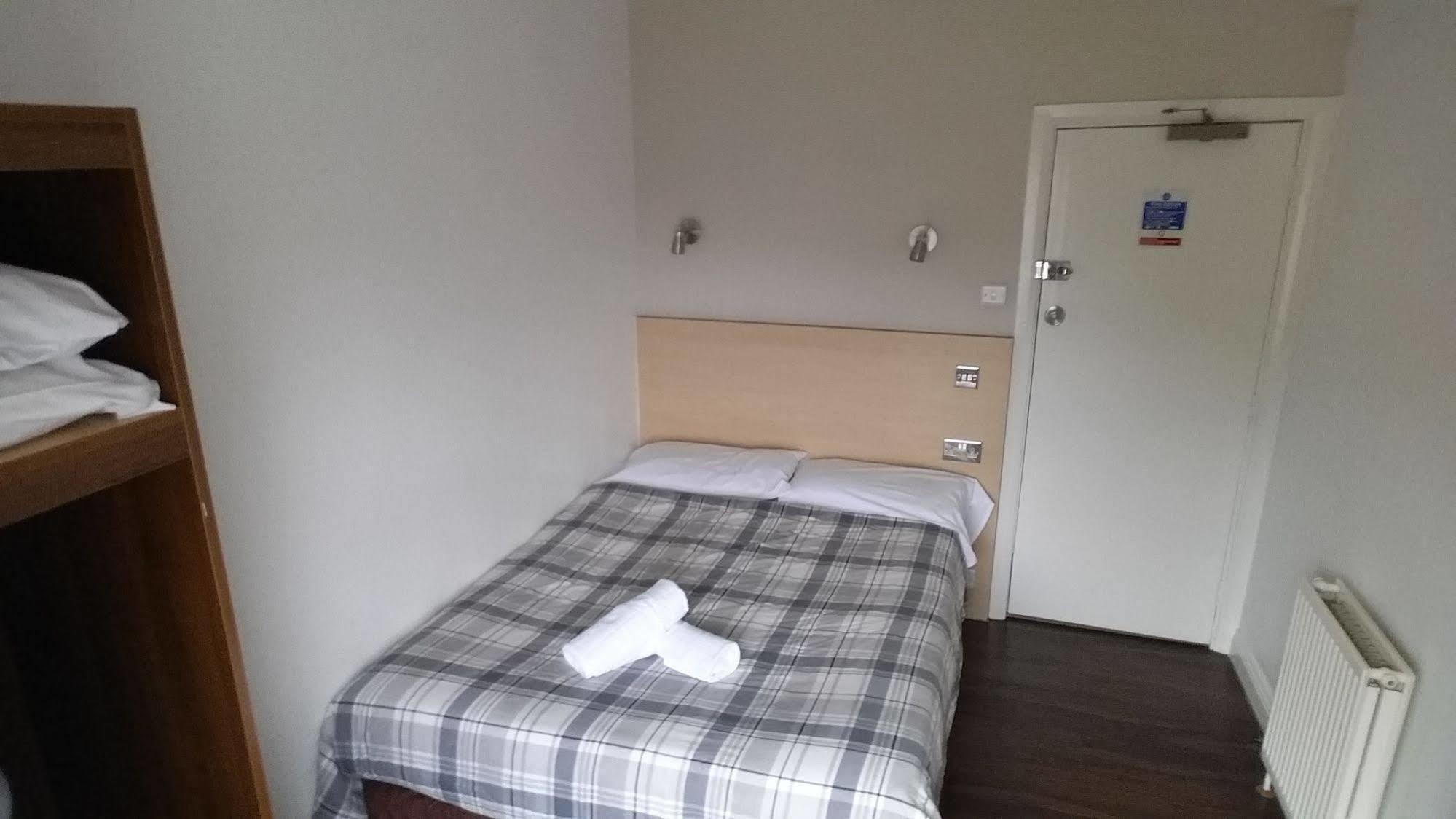 Hostel Lynden Court *