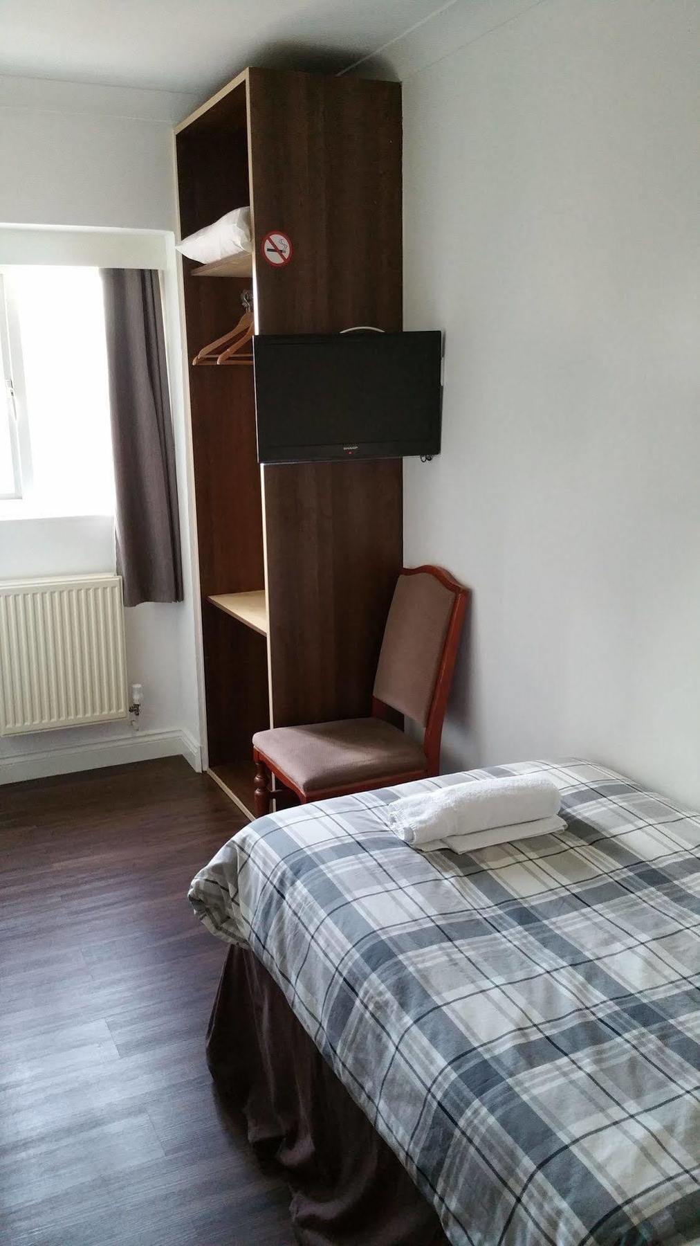 Hostel Lynden Court *