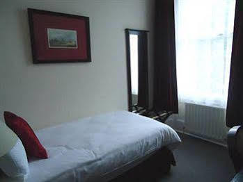 Hotel Cecil Court