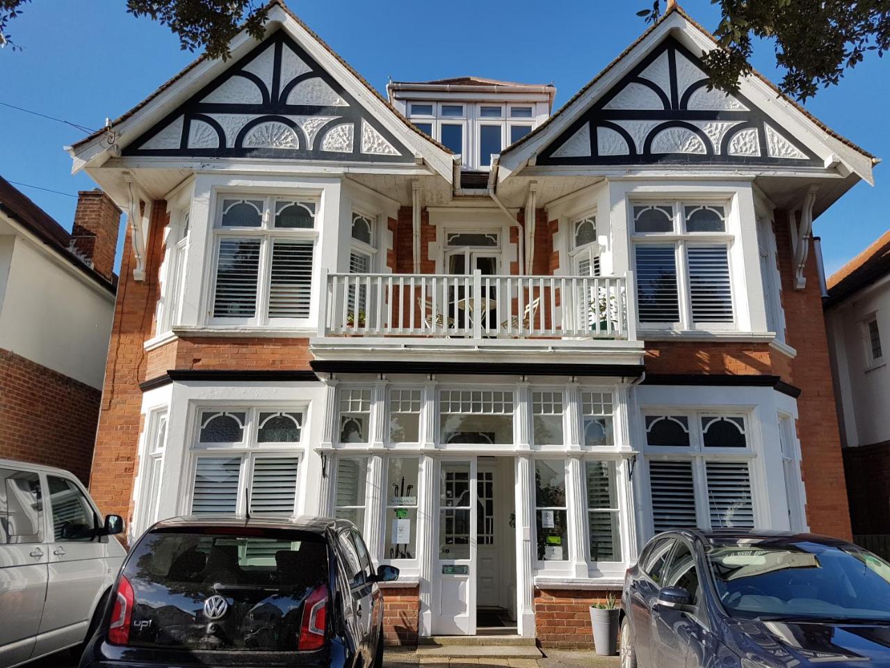 Beach Lodge Bed & Breakfast *
