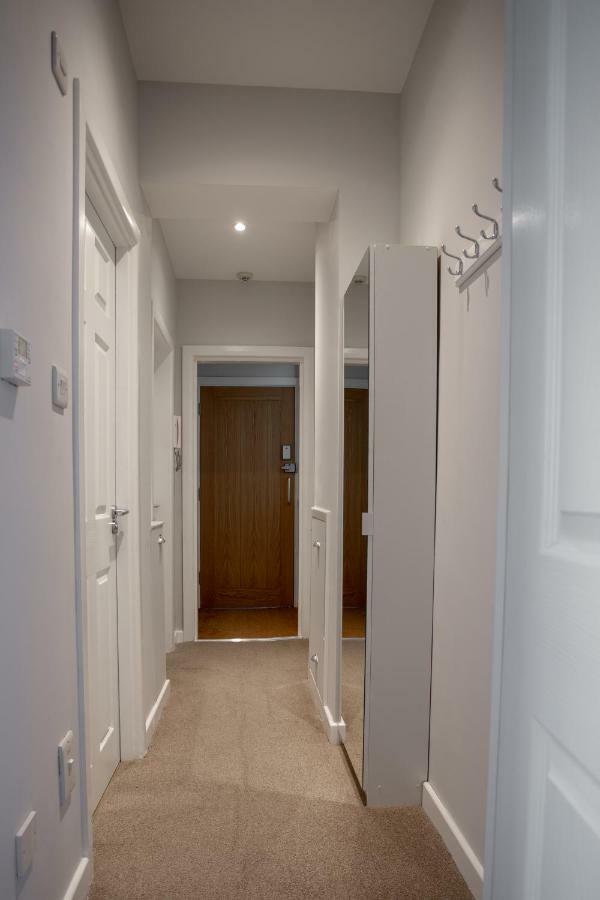 Sea Road Apartment *