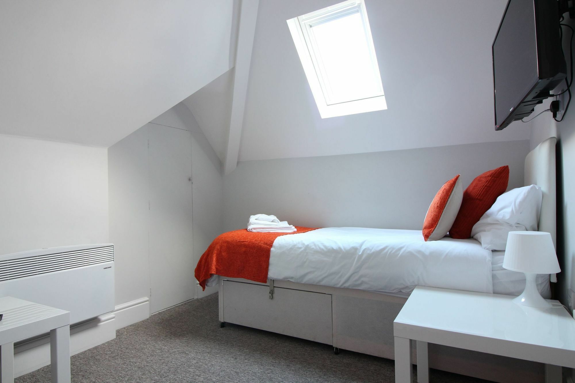 Diamond - Southbourne Grove 5 *
