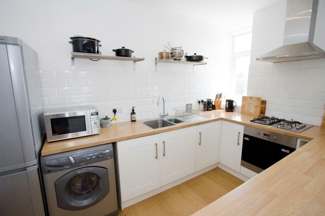 Bright 2 Bedroom - Great Location - Free Parking Apartment Bournemouth