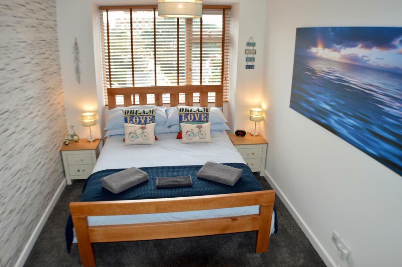 Palm Court Apartment *