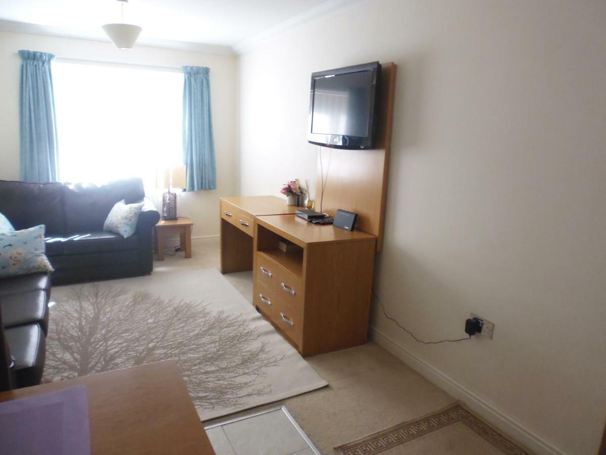 Walking Distance To , Close To Town Center Apartment