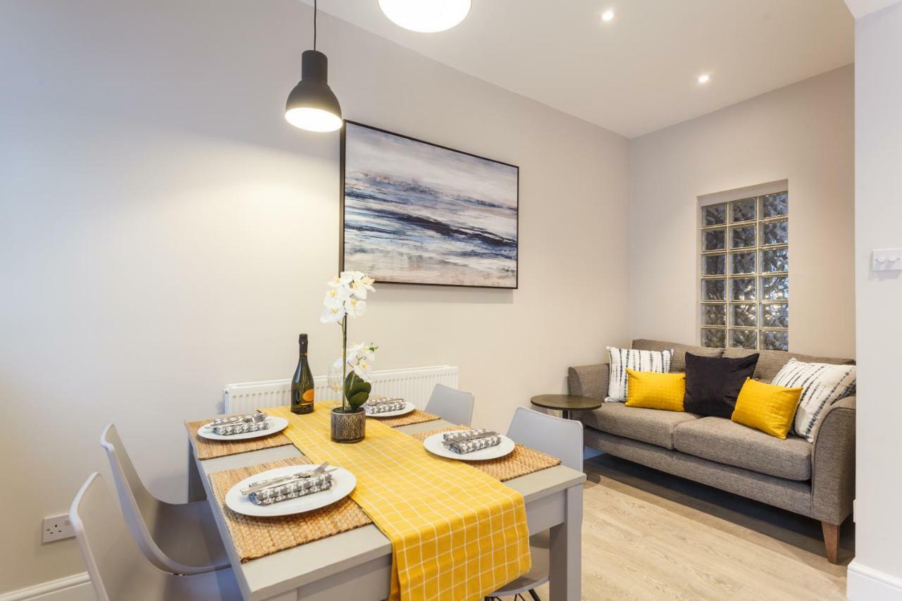 Stylish Town Centre House - 300mbps, Parking & Sunny Decking * Bournemouth