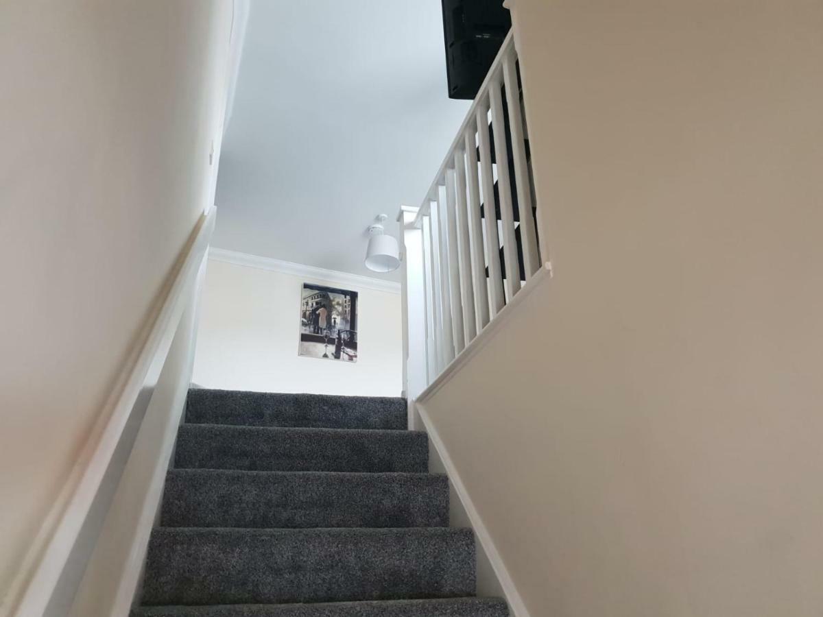 Apartment Flat 2 94a Gladstone Road East *