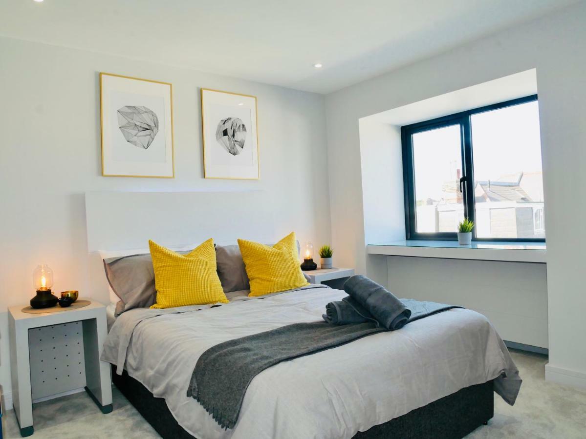 Apartment Stunning Sea View Near The Beach, & Poole