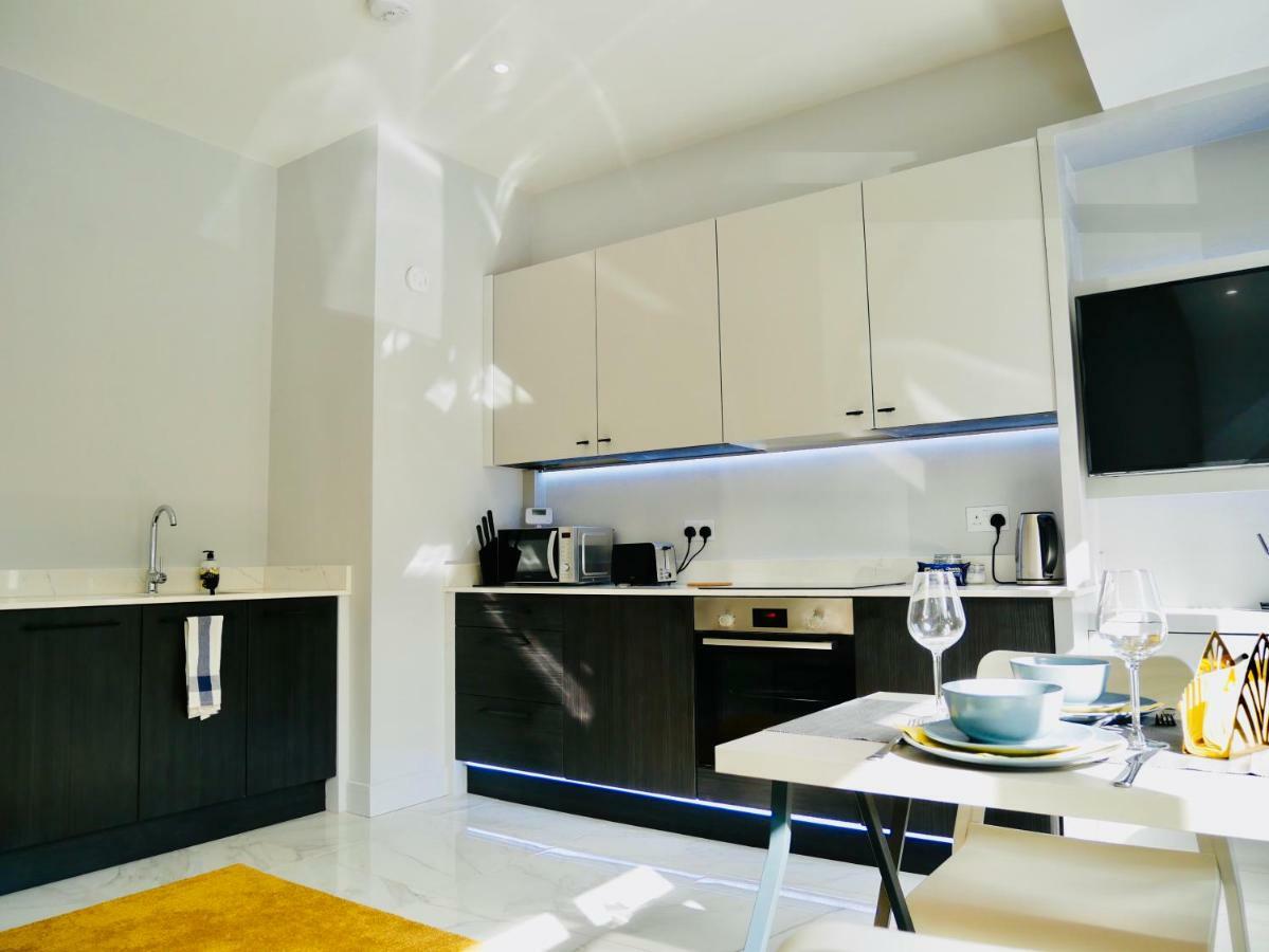 Luxury 3 Bedroom Near & Poole Apartment