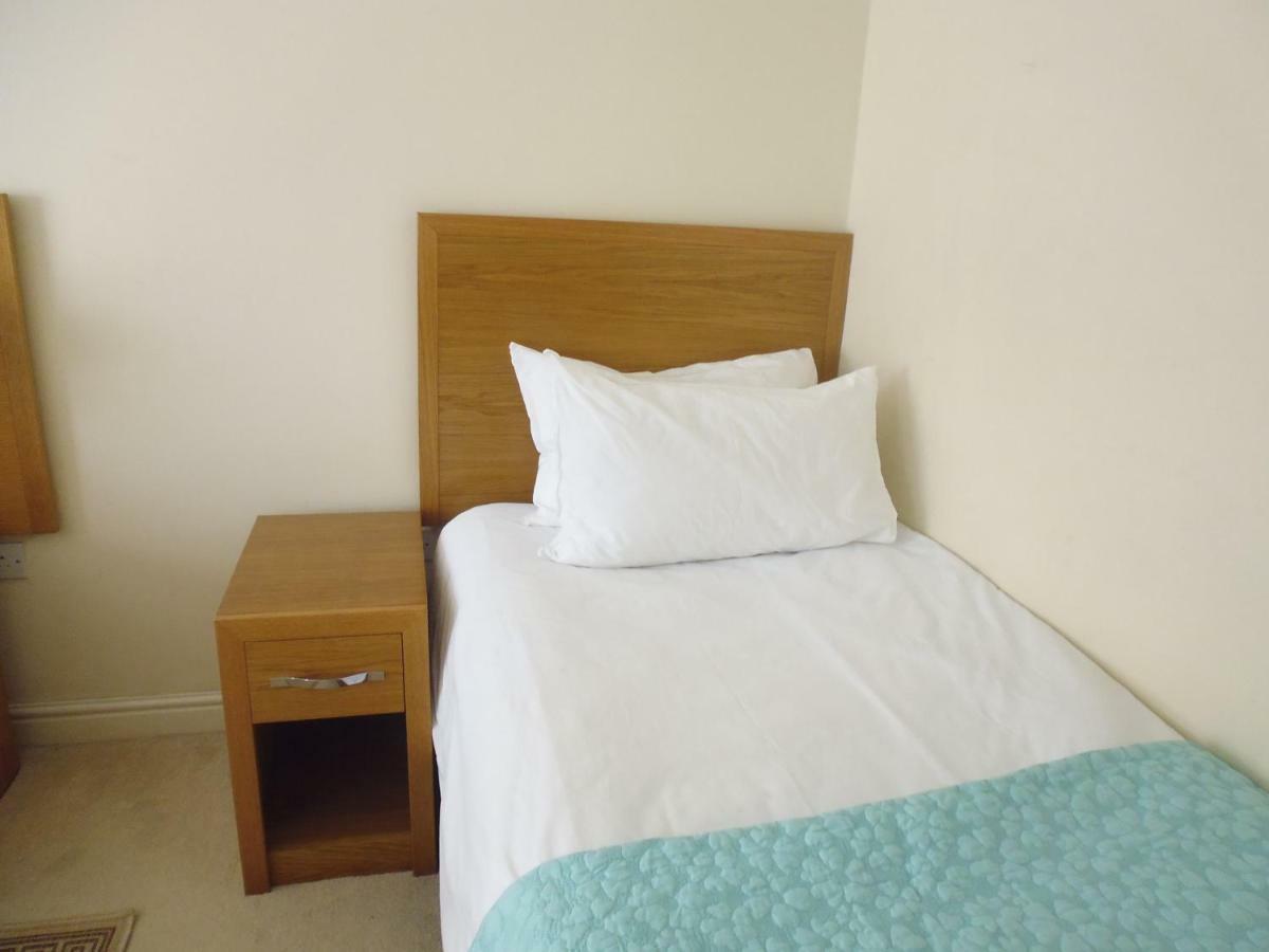 Walking Distance To , Close To Town Center Apartment