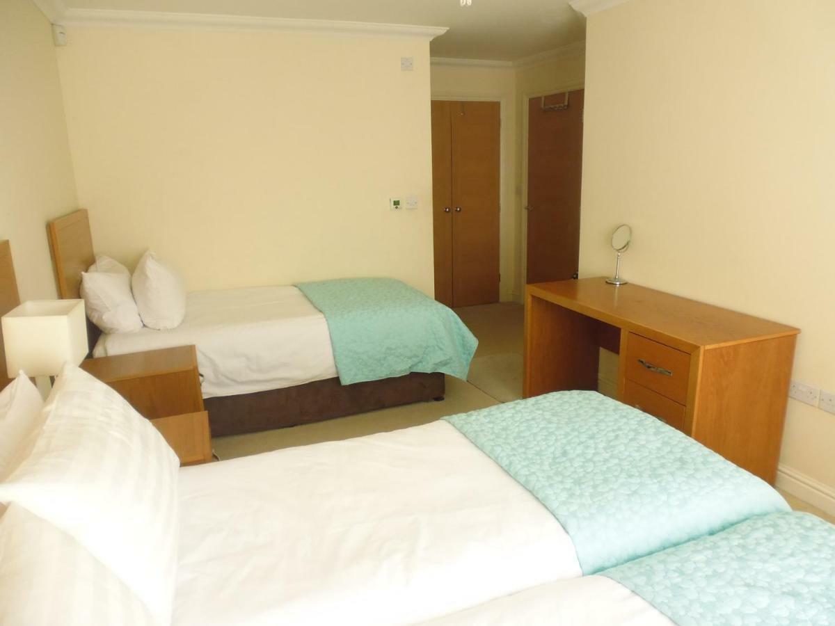 Walking Distance To , Close To Town Center *
