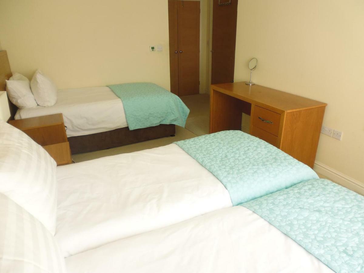 Walking Distance To , Close To Town Center Apartment *