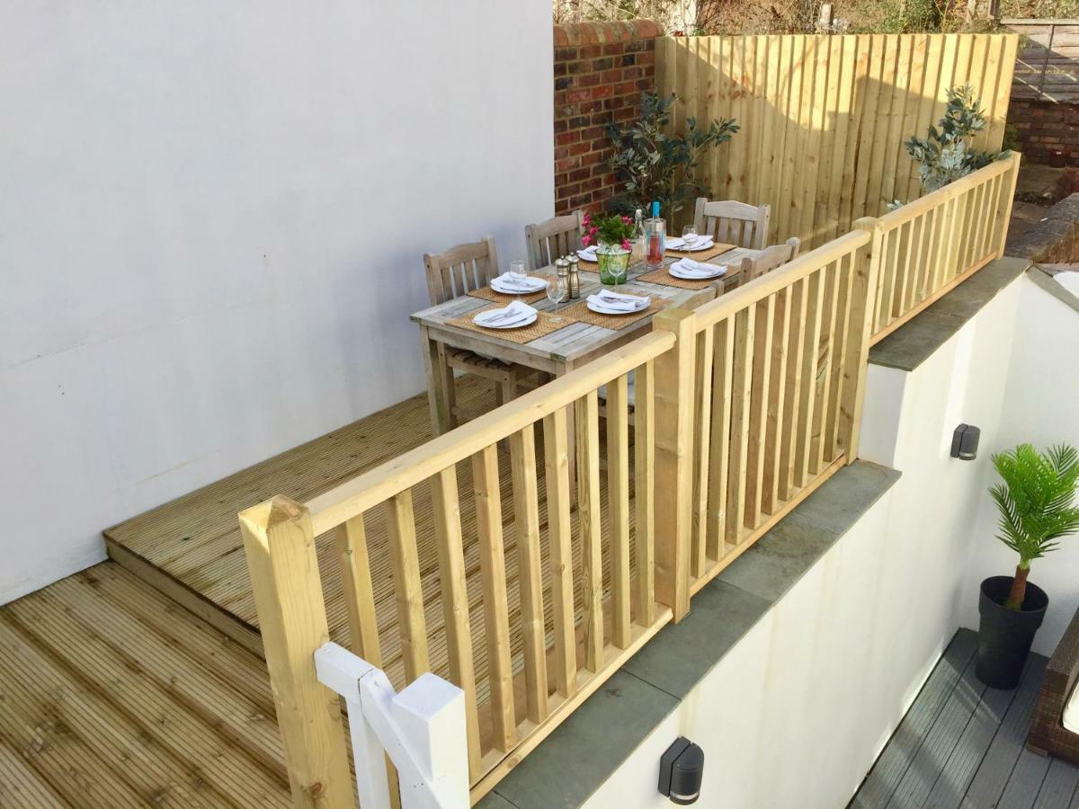 Stylish Town Centre House - 300mbps, Parking & Sunny Decking * Bournemouth