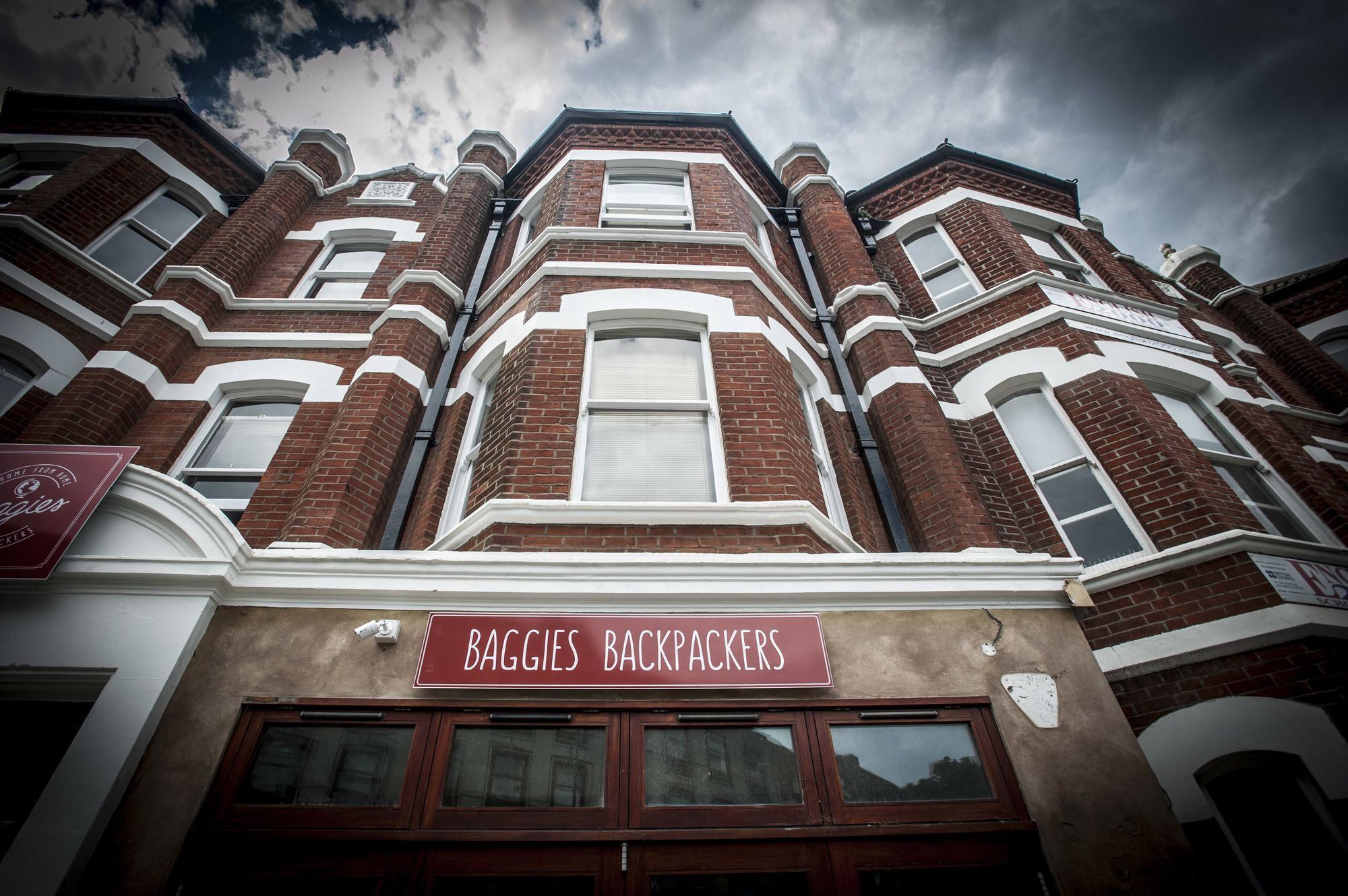 Baggies Backpackers Hotel 2*