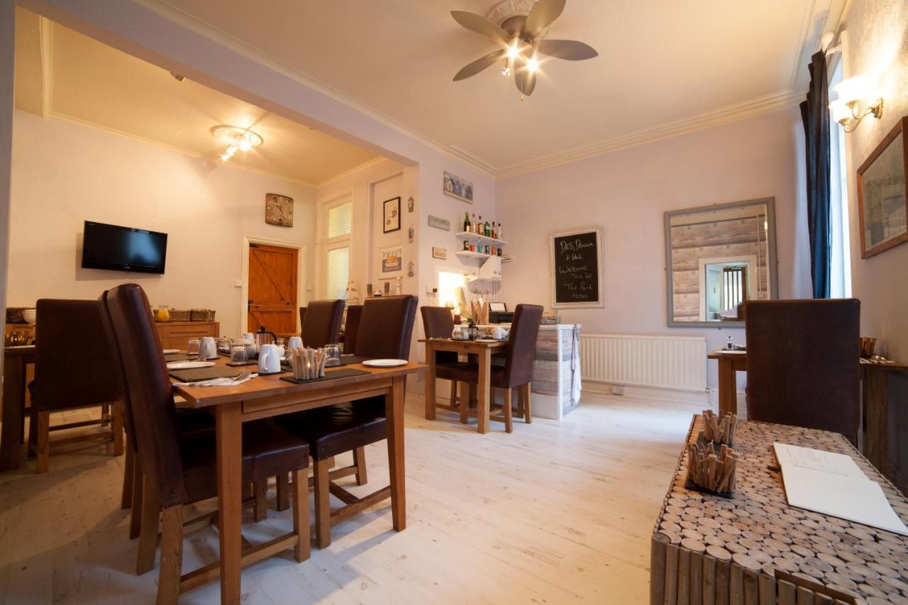 Bed & Breakfast Waves In 3*