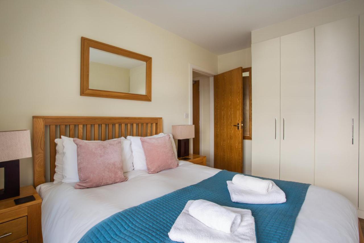 Exchange Building By Viridian Apartment *