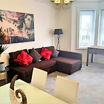 Spacious One Bed With Hot Tub And Garden