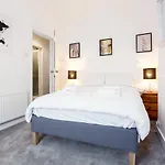 Charming, Well-Equipped Apt - 5 Minutes From Beach