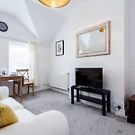 Charming, Well-Equipped Apt - 5 Minutes From Beach