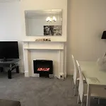 Spacious One Bed With Hot Tub And Garden