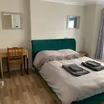 Relaxing Home - 7-10Min To Bournemouth Sandy Beach By Car - Private Garden, Parking And Spa