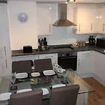 Modern Two Bedroom Apartment Ideally Located