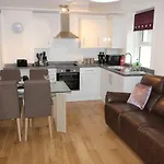 Modern Two Bedroom Apartment Ideally Located