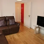 Modern Two Bedroom Apartment Ideally Located