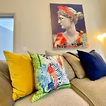 Beautiful Apartment - 5 Minute Walk To The Best Beach! - Great Location - Parking - Fast Wifi - Smart Tv - Newly Decorated - Sleeps Up To 4! Close To Bournemouth & Poole Town Centre
