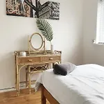 Stanley Holiday Home-Free Parking & Self Check-In