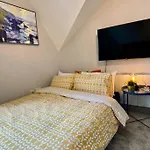 Stunning Apartment - 5 Minute Walk To The Best Beach! - Great Location - Parking - Fast Wifi - Smart Tv - Newly Decorated - Close To Bournemouth & Poole Town Centre & Sandbanks