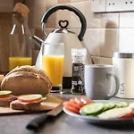 3-Bedroom House L Fast Wi-Fi L Garden L Newly Decorated L Close To Shops And Restaurants