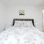 Contemporary Two Bedroom Duplex - Secluded Residence With Parking In A Prime Central Location