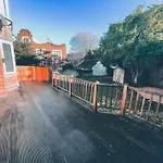 Modern 3 Ground Floor Parking And Garden