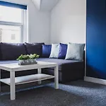 Modern 1 Bed Near Beach And Town Centre - 7 Min Walk