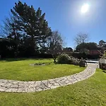 Arncott - Large Studio Flat With Outdoor Pool