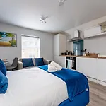 Pass The Keys Spacious Lovely 1 Bedroom Studio Town Centre