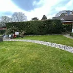 Arncott - Large Studio Flat With Outdoor Pool