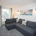 Bank Apartment - Prime Town Centre Location - Close To The Beach!