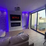 The Alice Apartment - By Coastline Retreats - Stunning Balcony Apartment With Sea Views - Alice In Wonderland Themed Secret Room - Luxury Copper Bath In Master Bedroom