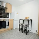 Bank Apartment - Prime Town Centre Location - Close To The Beach!