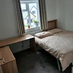 Entire 2Bed Semi In Redhill W-Garden/Parking/Wifi