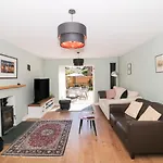 1 Charlotte Close