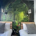 The Alice Apartment - By Coastline Retreats - Stunning Balcony Apartment With Sea Views - Alice In Wonderland Themed Secret Room - Luxury Copper Bath In Master Bedroom