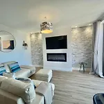 The Alice Apartment - By Coastline Retreats - Stunning Balcony Apartment With Sea Views - Alice In Wonderland Themed Secret Room - Luxury Copper Bath In Master Bedroom