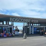 Centrally Located Boscombe Beach Apart With Parking