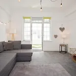 Richmond Views - Prime Town Centre Location - Close To The Beach!