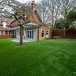 The Manor - Large Luxury Home In Bournemouth - Sleeps 12+